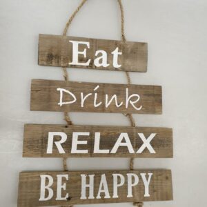 Houten hanger 'Eat, drink, relax, be happy'