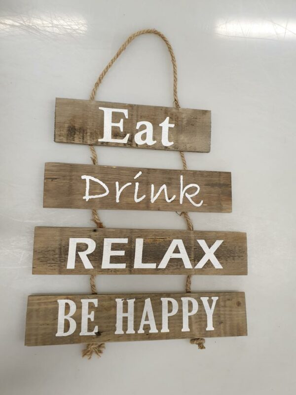Houten hanger 'Eat, drink, relax, be happy' 1